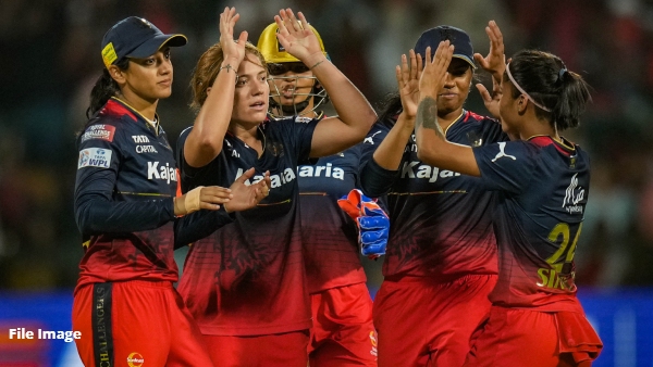 WPL 2026 Sajana and Nicola Carey Guide Mumbai Indians to 154 6 Against RCB