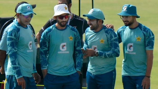 Former Pak Captain Former Pak Captain