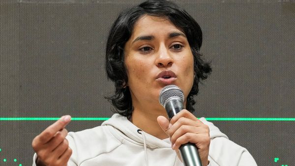 വിനേഷിന്റെ അയോഗ്യത: ഡബ്ല്യുഎഫ്‌ഐയെ കുടഞ്ഞ് ഹൈക്കോടതി, പുതിയ നിര്‍ദേശമിങ്ങനെ
