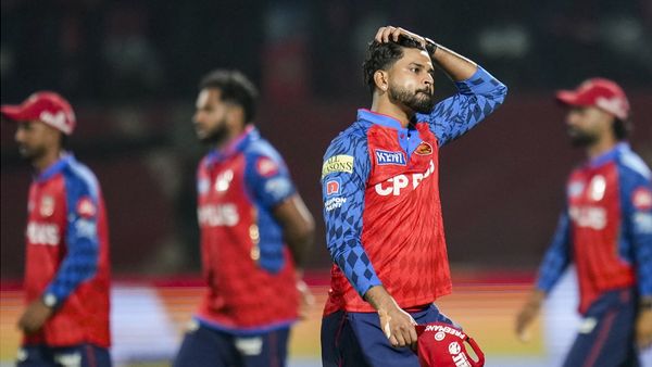 IPL 2026: ഇതാര് പഠിപ്പിച്ച ബൗളിംഗ് മാറ്റം, അയ്യർക്കെന്താ, കളി മറന്നോ? ഡെത്ത് ഓവറുകളിലെ പാളിച്ചകൾ ചർച്ചയാകുന്നു
