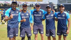 INDvSL: അരങ്ങേറിയത് അഞ്ചുപേര്! 40 വര്ഷത്തിനിടെ ഇതാദ്യം- വീണ്ടും ഞെട്ടിച്ച് ദ്രാവിഡ് INDvSL: അരങ്ങേറിയത് അഞ്ചുപേര്! 40 വര്ഷത്തിനിടെ ഇതാദ്യം- വീണ്ടും ഞെട്ടിച്ച് ദ്രാവിഡ്