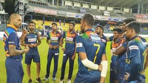 ക്ലാസെടുത്ത് ധവാന്, വട്ടം കൂടി ശ്രീലങ്കന് താരങ്ങള്, എന്താണ് ഇന്ത്യന് നായകന് ഉപദേശിച്ചത്? ക്ലാസെടുത്ത് ധവാന്, വട്ടം കൂടി ശ്രീലങ്കന് താരങ്ങള്, എന്താണ് ഇന്ത്യന് നായകന് ഉപദേശിച്ചത്?