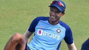 IND vs SL: 'കൂനിന്മേല് കുരു' ഇന്ത്യക്ക് അടുത്ത തിരിച്ചടി, സ്റ്റാര് പേസര് മൂന്നാം ടി20 കളിച്ചേക്കില്ല IND vs SL: 'കൂനിന്മേല് കുരു' ഇന്ത്യക്ക് അടുത്ത തിരിച്ചടി, സ്റ്റാര് പേസര് മൂന്നാം ടി20 കളിച്ചേക്കില്ല