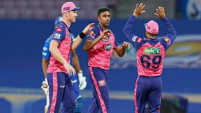 IPL 2022: 'ഓഫ് സ്പിന്നറാണെന്ന് മറന്നോ', ആര് അശ്വിന് ട്രോള്, വിമര്ശിച്ച് സെവാഗും IPL 2022: 'ഓഫ് സ്പിന്നറാണെന്ന് മറന്നോ', ആര് അശ്വിന് ട്രോള്, വിമര്ശിച്ച് സെവാഗും