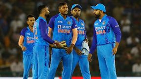 IND vs AUS: 19ാം ഓവര്‍ കൊടുക്കാമെന്ന് ഇന്ത്യ അവന് ഉറപ്പ് കൊടുത്തിട്ടുണ്ടോ? തുറന്നടിച്ച് മുന്‍ പാക് താരം