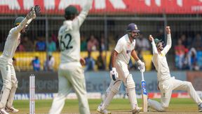   IND vs AUS: ക്ലിയര്‍ ഔട്ട്, പിന്നെ എന്തിന് റിവ്യൂ? ക്യാപ്റ്റന്റെ 'ഹുങ്ക്'- രോഹിത്തിനെതിരേ ആരാധകര്‍