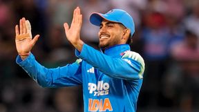 IND vs ENG: ശ്രേയസ് കണ്ടു പഠിക്കട്ടെ, രണ്ടോവറില്‍ കളി മാറ്റിയ ഗില്‍!! ഇതാണ് ക്യാപ്റ്റന്‍സി