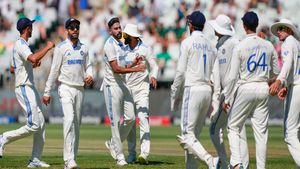   IND vs SA: ഇത് കണ്ടം ക്രിക്കറ്റോ? ഒരു ദിവസം വീണത് 23 വിക്കറ്റ്! സൗത്താഫ്രിക്കയ്ക്ക് പണി ഉറപ്പ്