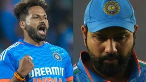   IND vs AFG: ഇനി ആ തെറ്റ് ചെയ്യരുത്, മുകേഷിന്റെ തലക്കടിച്ച് രോഹിത്- വീഡിയോ വൈറല്‍