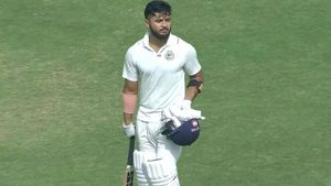 Ranji Trophy: 155, 116! പരാഗിനെക്കൊണ്ട് രക്ഷയില്ല, ബാറ്റിന്റെ ചൂടറിഞ്ഞ് കേരളവും