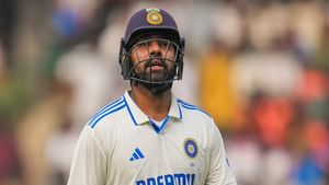   IND vs ENG: രോഹിത് ഒരു മണ്ടത്തരം കാട്ടി, ഇംഗ്ലണ്ട് 200ല്‍ ഒതുങ്ങിയേനെ! ചൂണ്ടിക്കാട്ടി സഞ്ജയ്