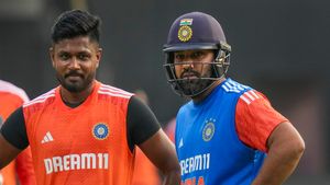   IND vs AFG: സഞ്ജുവിനെ ഒതുക്കുന്നത് രോഹിത്, ചോദിച്ചിട്ടും അത് നല്‍കുന്നില്ല! വീണ്ടും ചതിച്ചു