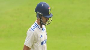   IND vs ENG: ഗില്ലിനെ എഴുതിത്തള്ളരുത്, തിരിച്ചുവരാന്‍ ഒരു വഴിയുണ്ട്- ഉപദേശവുമായി പീറ്റേഴ്‌സണ്‍