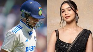   IND vs ENG: ശുബ്മാന്റെ മോശം ഫോം, കാരണം പ്രണയ നൈരാശ്യം! സാറക്കെതിരേ ആരാധകര്‍