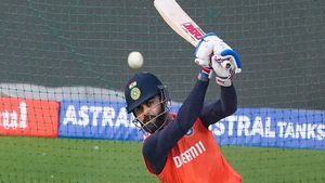   IND vs AFG: വേണ്ടത് വെറും 6 റണ്‍സ്, ചരിത്ര നേട്ടത്തിലേക്ക് കോലി! മറ്റാര്‍ക്കുമില്ലാത്ത റെക്കോഡ്