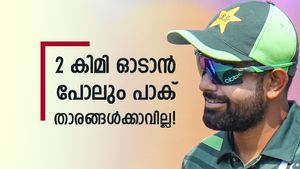 ബാബറിന് ടീമിന്റെ ഫിറ്റ്‌നസില്‍ പുല്ലുവില! താരങ്ങളെ കയറൂരിവിട്ടു, ആഞ്ഞടിച്ച് ഹഫീസ്