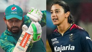   WPL: ബാബറിനെക്കാള്‍ കൂടുതല്‍ പ്രതിഫലം, ഇന്ത്യന്‍ വനിതാ താരങ്ങള്‍ ആരൊക്കെ? അറിയാം