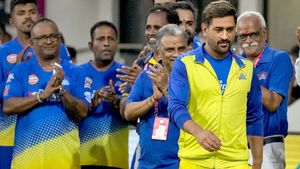 IPL 2024: ധോണി സിഎസ്‌കെയില്‍ എത്തിയതെങ്ങനെ? എല്ലാം പണത്തിനുവേണ്ടി! കാഞ്ഞ ബുദ്ധി, അറിയാം