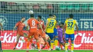  ISL: ആദ്യം ലീഡെടുത്തു, പിന്നെ കളി മറന്നു- തട്ടകത്തില്‍ നാണംകെട്ട് ബ്ലാസ്‌റ്റേഴ്‌സ്