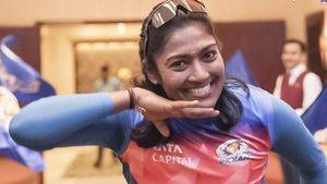 WPL 2024: 150 രൂപയില്‍ നിന്ന് 15 ലക്ഷത്തിലേക്ക്! ദ്രാവിഡിനെ കണ്ടത് കരിയര്‍ മാറ്റി, ആരാണ് സജന സജീവന്‍?