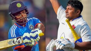   അണ്ടര്‍ 19യിലെ സഹതാരങ്ങള്‍, ഇന്ന് ഇന്ത്യന്‍ ടീമില്‍ സര്‍ഫറാസിന്റെ സീനിയേഴ്‌സ്- ആരൊക്കെ?