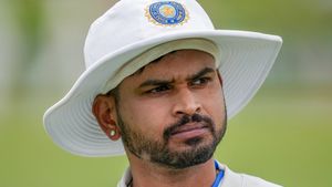 ഇഷാന്റെ വഴിയെ ശ്രേയസും, രഞ്ജി വേണ്ട! പരിക്കല്ല കാരണം, നടപടി വേണമെന്ന് ഫാന്‍സ്