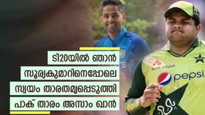    ഞാന്‍ സൂര്യകുമാറിനെപ്പോലെ, സ്വയം താരതമ്യപ്പെടുത്തി പാക് താരം- ട്രോളുമായി ആരാധകര്‍