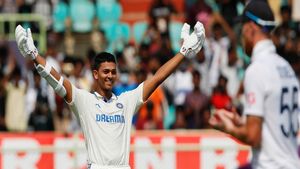   IND vs ENG: 'സിക്‌സര്‍' സെഞ്ച്വറി, വമ്പന്‍ റെക്കോഡിട്ട് ജയ്‌സ്വാള്‍-സച്ചിനൊപ്പം എലൈറ്റ് ക്ലബ്ബില്‍