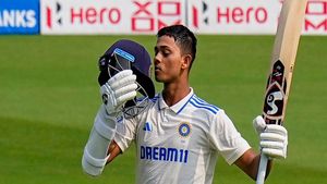   IND vs ENG: പടനയിച്ച് ജയ്‌സ്വാള്‍, മിന്നിച്ച് ഗില്ലും സിറാജും- ഇന്ത്യ വമ്പന്‍ ലീഡിലേക്ക്