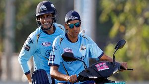    IPL 2024: ഹാര്‍ദിക് പോട്ടെ, ഗുജറാത്തിന് തുറുപ്പുചീട്ടായി അവനുണ്ട്- നെഹ്‌റ പറയുന്നു