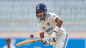   IND vs ENG: ജുറേലിനെ സ്ഥിരം കീപ്പറാക്കണോ? ഒരു പ്രശ്‌നമുണ്ട്! ചൂണ്ടിക്കാട്ടി ആകാശ് ചോപ്ര