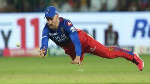  IPL 2024: ഡുപ്ലെസിസിനെ പുറത്താക്കൂ, മണ്ടന്‍ ക്യാപ്റ്റന്‍സി! ആ പിഴവ് കളി തോല്‍പ്പിച്ചു? വിമര്‍ശനം