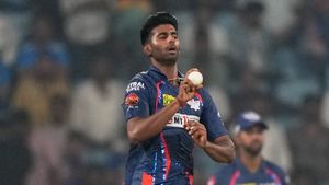   IPL 2024: 'തീയുണ്ട', അരങ്ങേറ്റത്തില്‍ ഞെട്ടിച്ച് മായങ്ക് യാദവ്; ബൗളിങ് വേഗം കണ്ണുതള്ളിക്കും