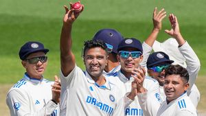   IND vs ENG: 147 വര്‍ഷത്തിനിടെ ഇതാദ്യം, ലോക റെക്കോഡിട്ട് അശ്വിന്‍! അപൂര്‍വ്വം ഈ നേട്ടം