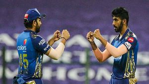 IPL 2024: മുംബൈക്ക് എട്ടിന്റെ പണി, രോഹിത്തും ബുംറയും എല്ലാ മത്സരവും കളിക്കില്ല! കാരണമിതാ