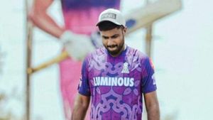   IPL 2024: പടയൊരുക്കം തുടങ്ങി സഞ്ജു, നെറ്റ്‌സില്‍ സിക്‌സര്‍ മഴ- വീഡിയോ വൈറല്‍