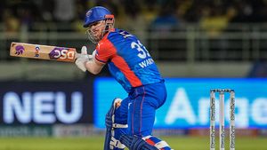 IPL 2024: പറന്നുയര്‍ന്ന് പതിരണ; വാര്‍ണറെ പുറത്താക്കിയ വണ്ടര്‍ ക്യാച്ച്; കയ്യടിച്ച് ധോണി