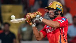   IPL 2024: ഭക്ഷണത്തിനായി അംപയറായി, കോച്ചുമായി ഉടക്കി ടീമിന് പുറത്ത്! അഷുതോഷ് ഹീറോ