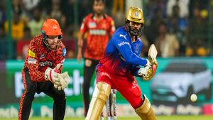   IPL 2024: സഞ്ജുവും റിഷഭുമല്ല, ഇന്ത്യക്ക് കാര്‍ത്തിക് മതി; എന്തൊരാടി- പ്രായം തളര്‍ത്താത്ത ഹീറോ