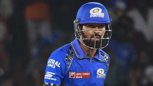 IPL 2024: പാണ്ഡ്യയല്ല പ്രതി, കുറ്റക്കാര്‍ മുംബൈ ഉടമകള്‍; രോഹിത്തിനോട് ചെയ്തതും തെറ്റ്; മുന്‍ പാക് താരം