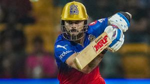 IPL 2024: ആദ്യ 16 ബോളില്‍ 31, അടുത്ത 21 ബോളില്‍ 19! വീണ്ടും ഫിഫ്റ്റിക്കു കളിച്ച് കോലി, വിമര്‍ശനം