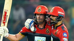 IPL 2024: വിരാട് ബാറ്റിംഗ് സ്റ്റൈലില്‍ മാറ്റം വരുത്തണം, ഡുപ്ലെസിസ് റിസ്‌കെടുക്കണം: ഡിവില്യേഴ്‌സ് 