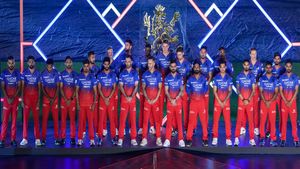   IPL 2024: 17.5, 11.5, 11, 7 കോടി താരങ്ങളെല്ലാം പുറത്ത്, ആര്‍സിബിയുടെ ശാപം ആര്? പിഴവ് ഇതാണ്