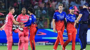    IPL 2024:ഈ മണ്ടത്തരം ആര്‍സിബിയേ കാട്ടൂ, എന്തുകൊണ്ട് അവനെ കളിപ്പിച്ചില്ല? വിമര്‍ശിച്ച് ഇര്‍ഫാന്‍