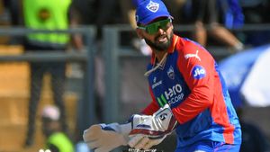IPL 2024: റിഷഭിനു പിഴ ചുമത്തണം! എന്തു പെരുമാറ്റമാണിത്? ആഞ്ഞടിച്ച് ഗില്‍ക്രിസ്റ്റ്