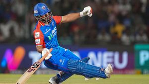 IPL 2024: റിഷഭിന് ഫിറ്റ്‌നസില്ല! കളിക്കുന്നത് പരിക്ക് മറച്ചുവെച്ചോ? ലോകകപ്പിലെടുത്താല്‍ ദുരന്തമാവും