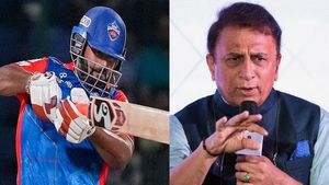     IPL 2024: നിന്റെ തല താഴരുത്, റിഷഭിനെ പിന്തുണച്ച് ഗവാസ്‌കര്‍; നാണമില്ലേയെന്ന് ആരാധകര്‍- ട്രോള്‍