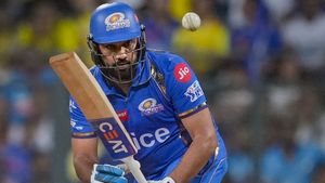 IPL 2024: കോലിയെങ്കില്‍ സെല്‍ഫിഷ്, രോഹിത്തോ? 42 ബോളിനു ശേഷം 'ടെസ്റ്റ്' ബാറ്റിങ്, കളിച്ചത് സെഞ്ച്വറിക്ക് ! 