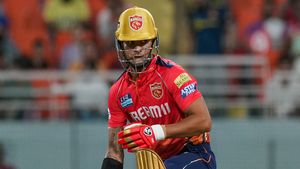   IPL 2024: ഹെഡ് ആദ്യ പന്തില്‍ പുറത്തായേനെ, പക്ഷെ ധവാന്റെ മണ്ടത്തരം രക്ഷിച്ചു! സംഭവമിതാണ്