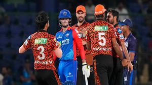   IPL 2024: 'ഹെഡ്ഡു'യര്‍ത്തി ഹൈദരാബാദ്, എറിഞ്ഞിട്ട് നടരാജന്‍; തട്ടകത്തില്‍ നാണംകെട്ട് ഡല്‍ഹി